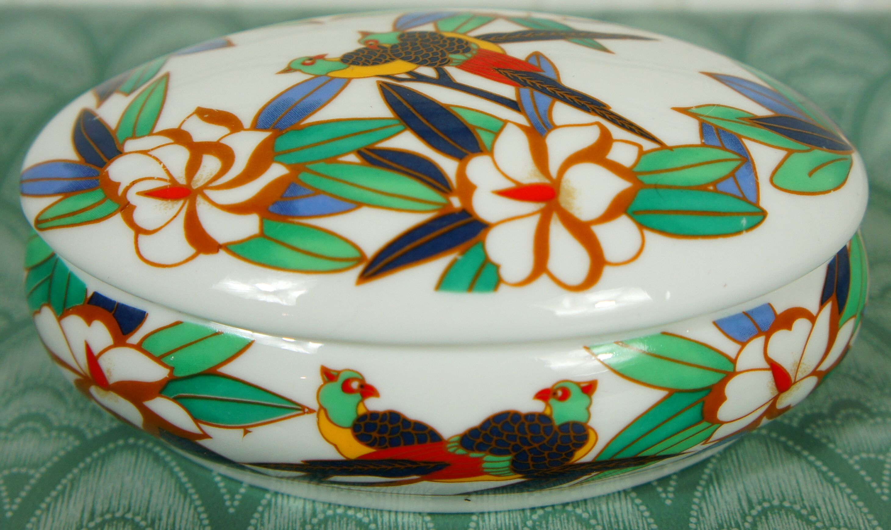 Porcelain box "birds"