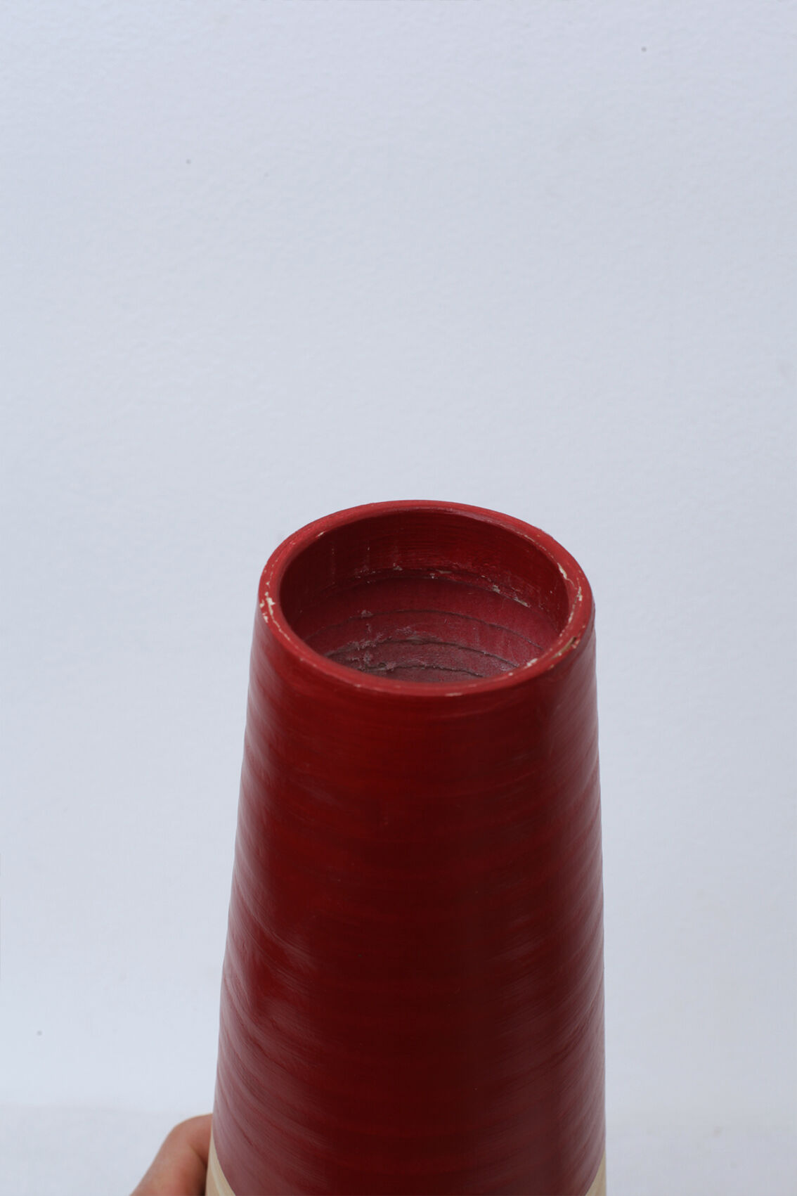 Red half-half-wood wooden vase