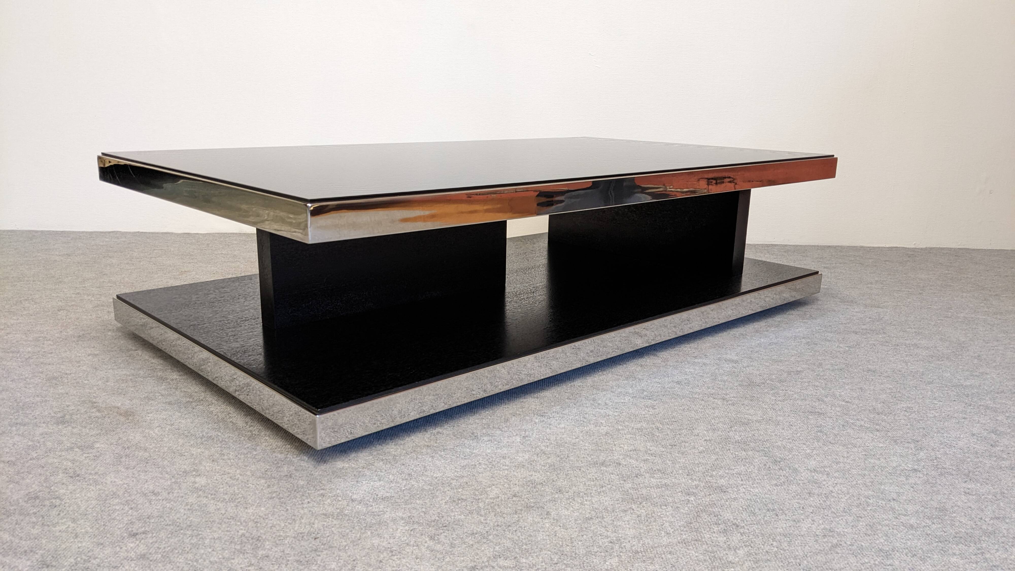 Contemporary design coffee table, Italian 1970s style.