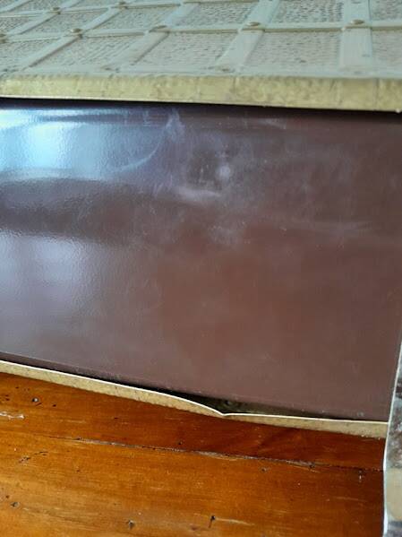 English magazine rack in embossed brass 1960