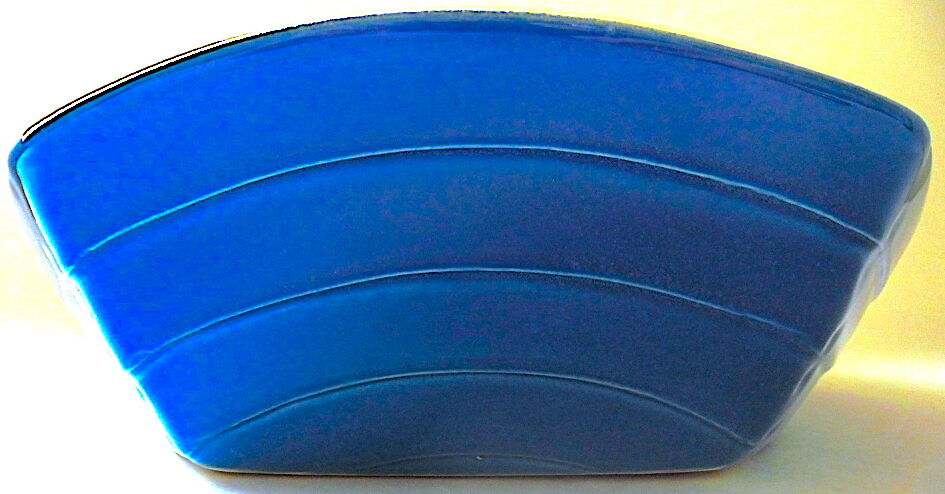 Breton earthenware dish, by the Appolia workshop in Languidic, forming the hull of a boat