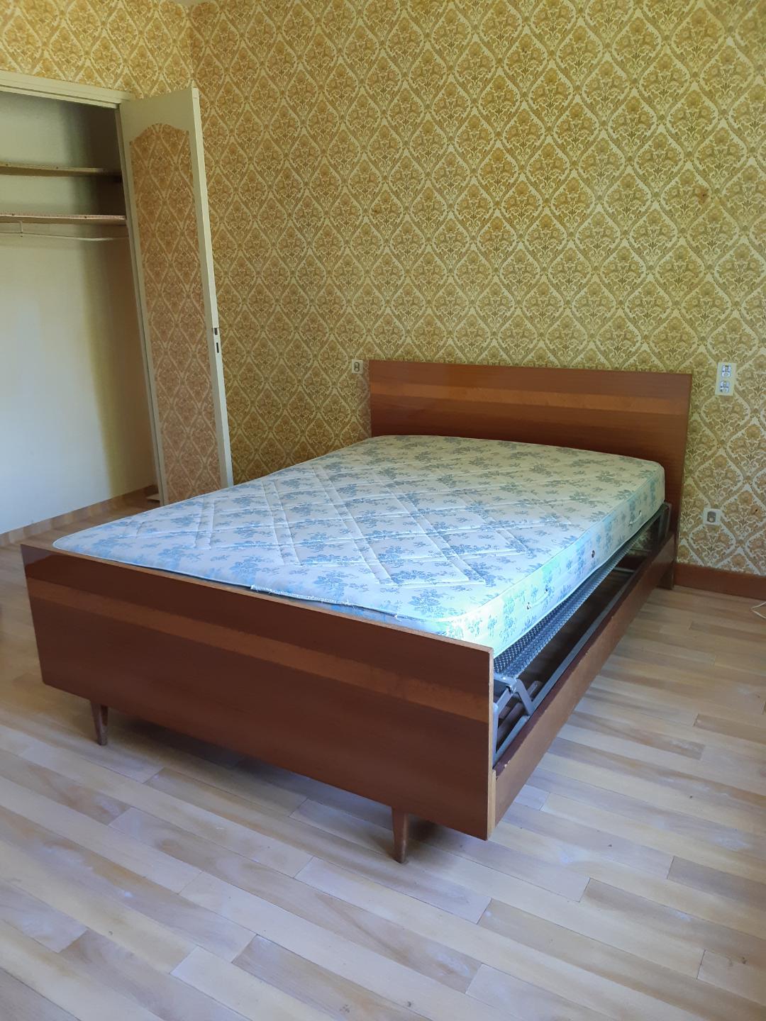 Vintage bed