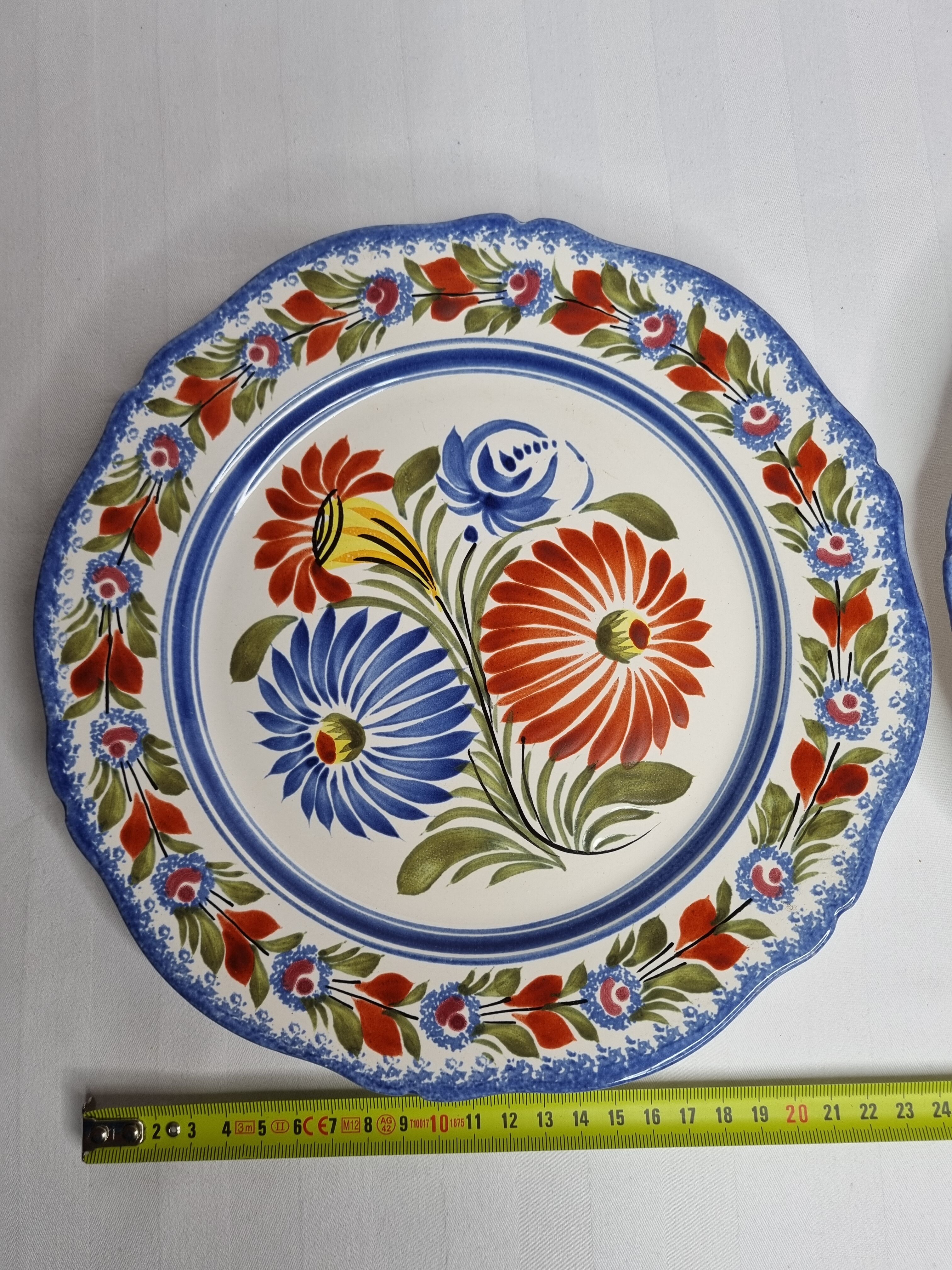 Pair of Henriot Quimper plates decorated with flower, 24 cm