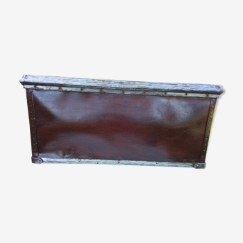 Trunk in leather and zinc