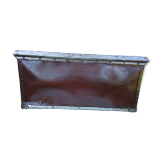 Trunk in leather and zinc