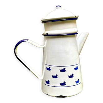 Cafetière blanche en tôle emaillée