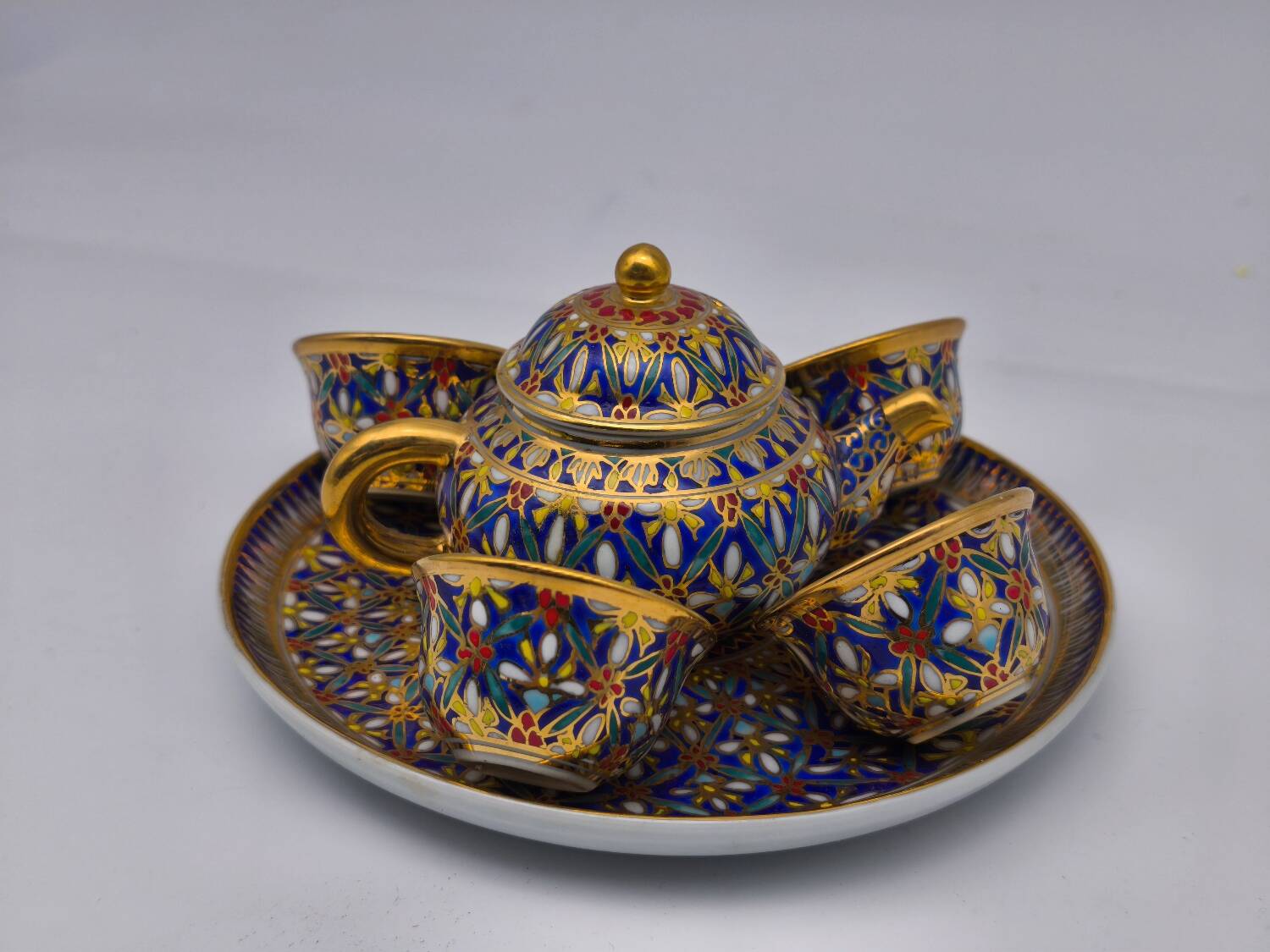 Miniature tea service in Benjarong style – Hand-painted porcelain