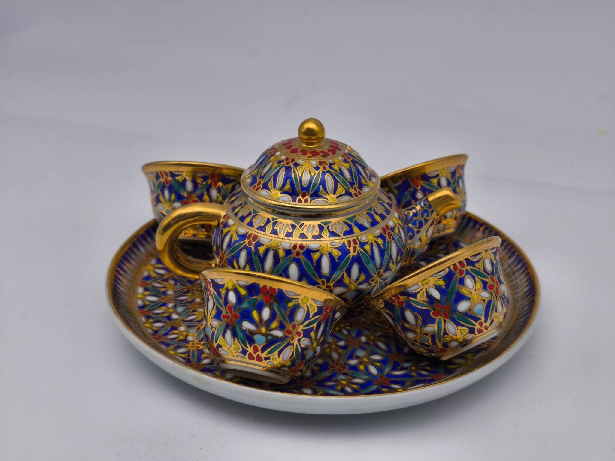 Miniature tea service in Benjarong style – Hand-painted porcelain