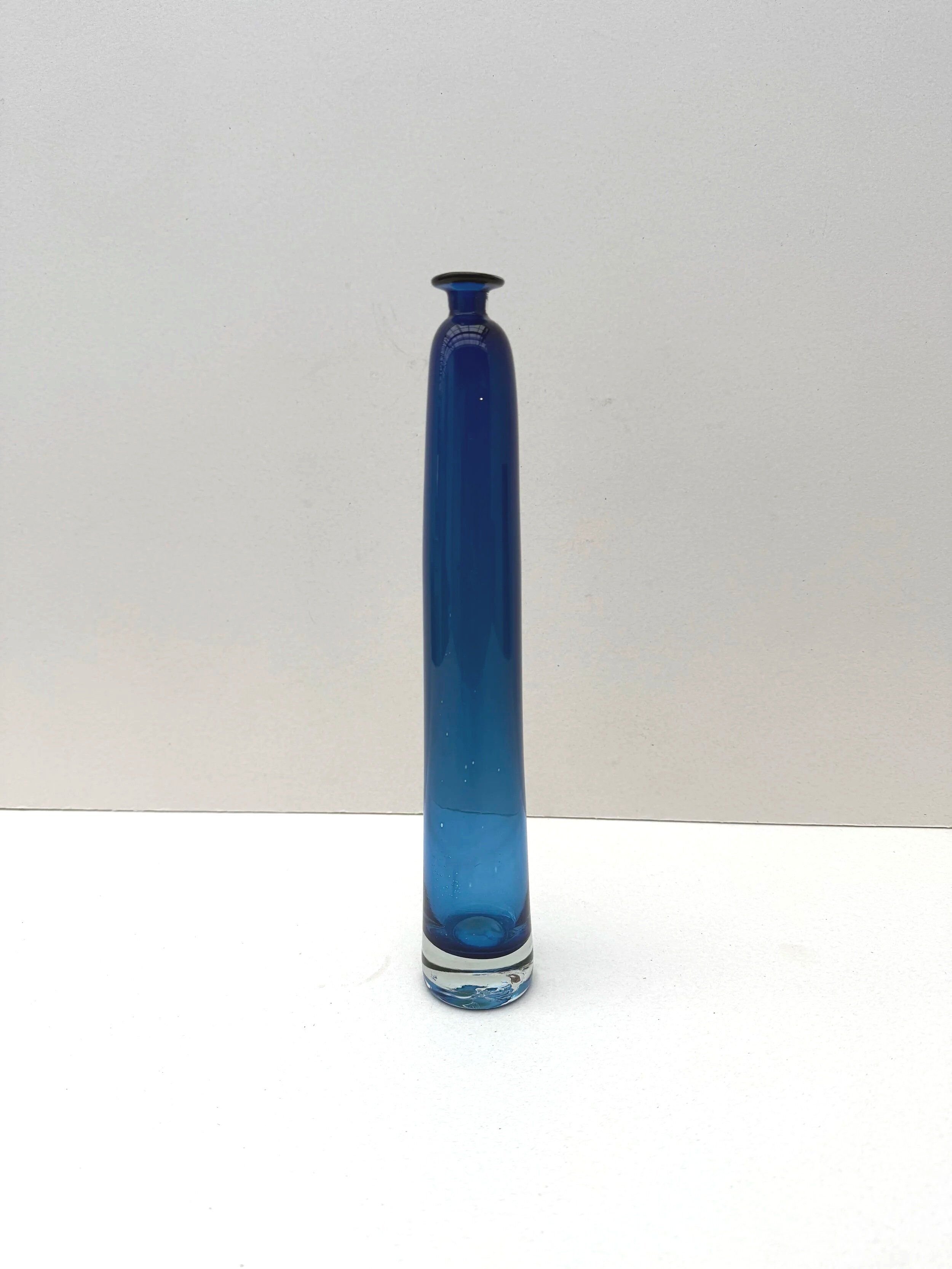 Vase by Marisa and Alain Begou in blown glass, France 1980