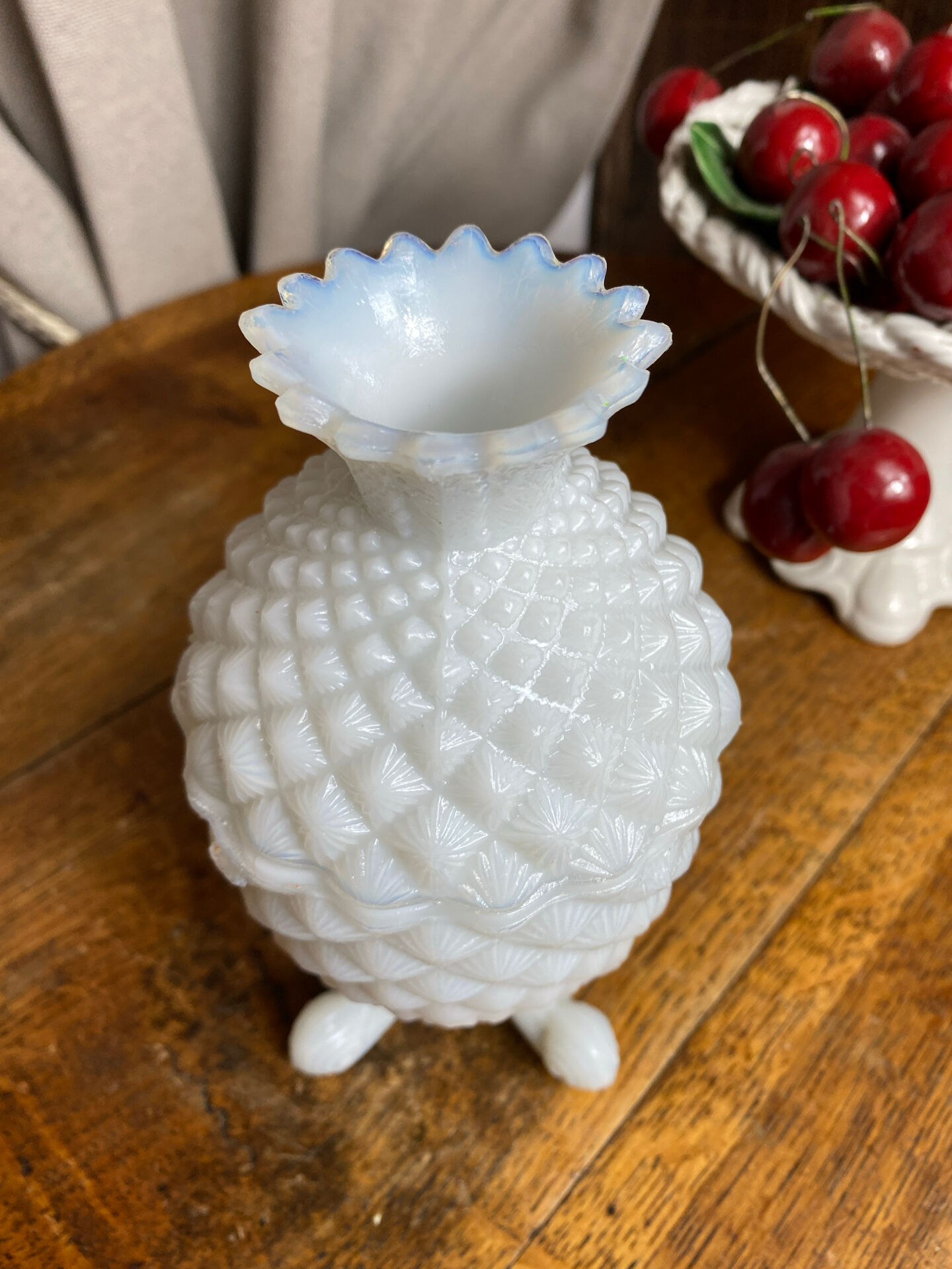 Pineapple bonbonnière in white opaline
