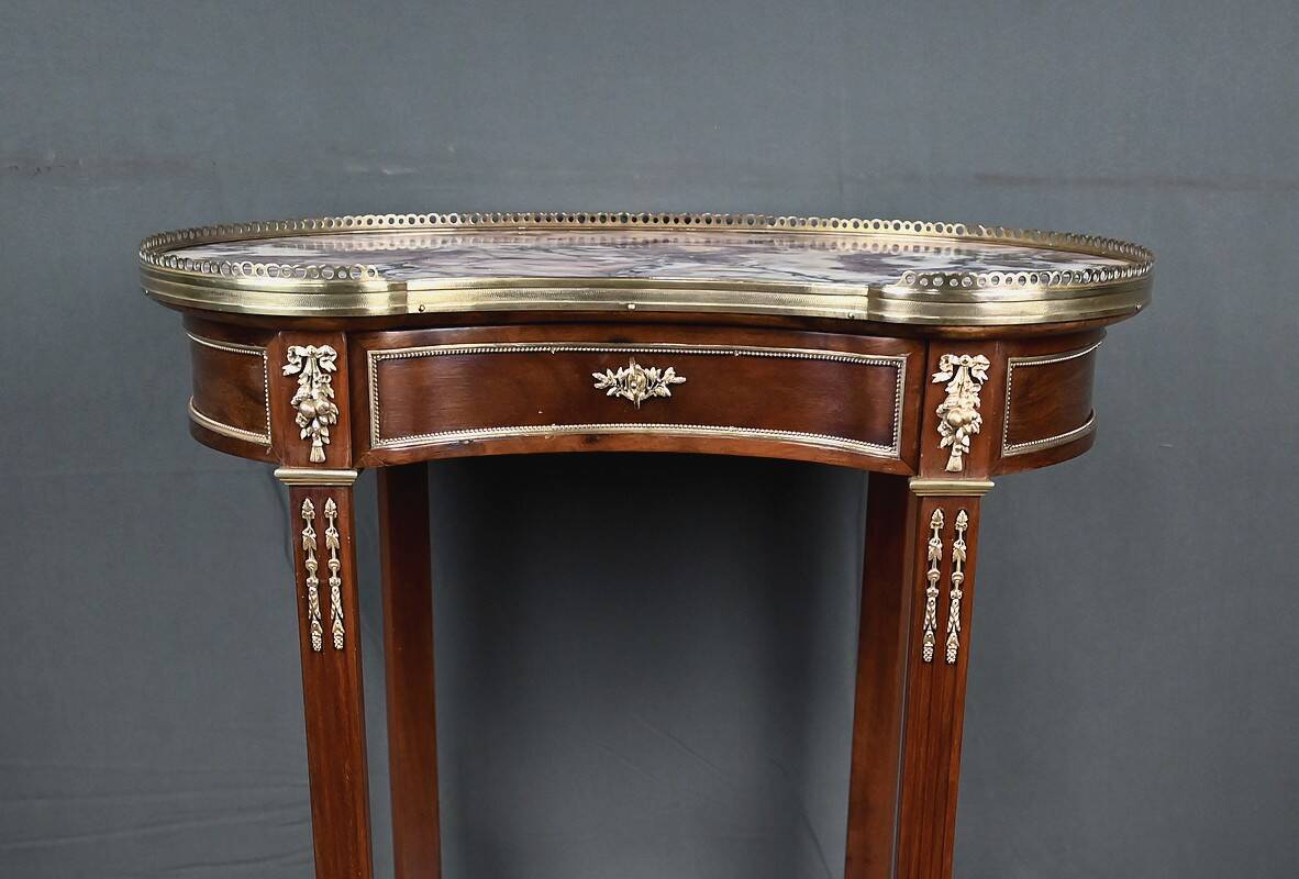 Small Kidney Table in Mahogany, Transition Style – Early 20th Century