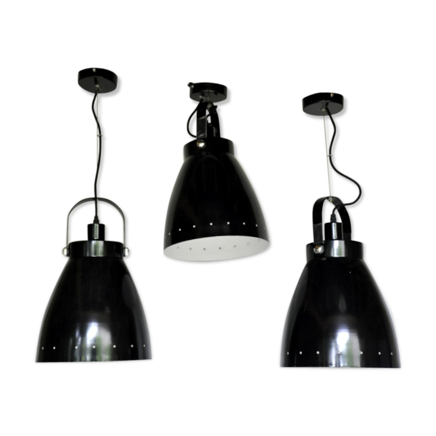 Trio of industrials hanging lamps