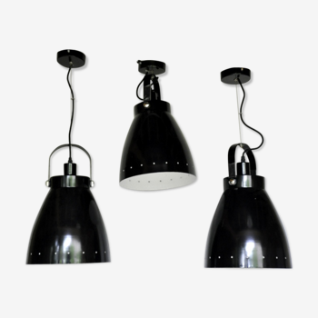 Trio of industrials hanging lamps