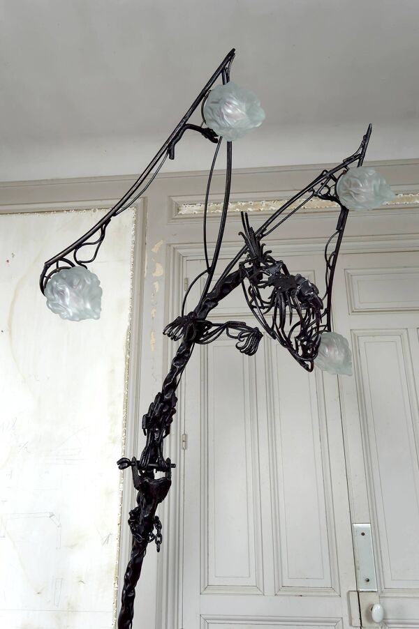 lampadaire sculptural brutaliste en fer forgé au Dragon, France