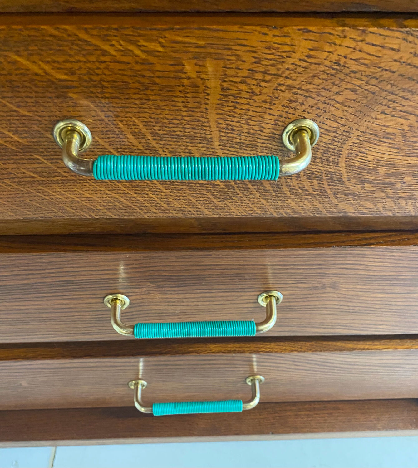 Vintage wardrobe feet compass from 1961