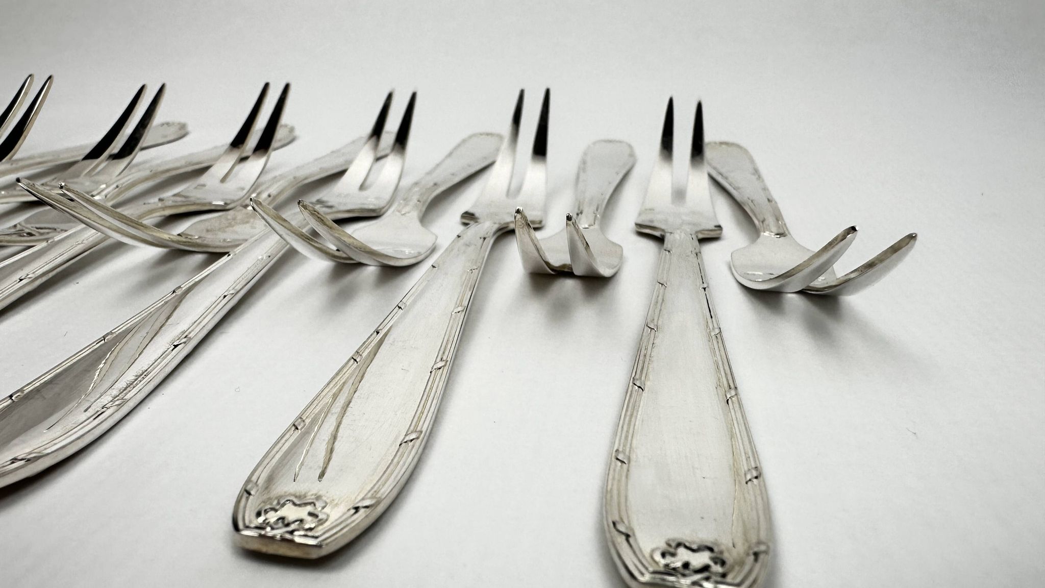 Set of 12 Saint Médard Snail Forks