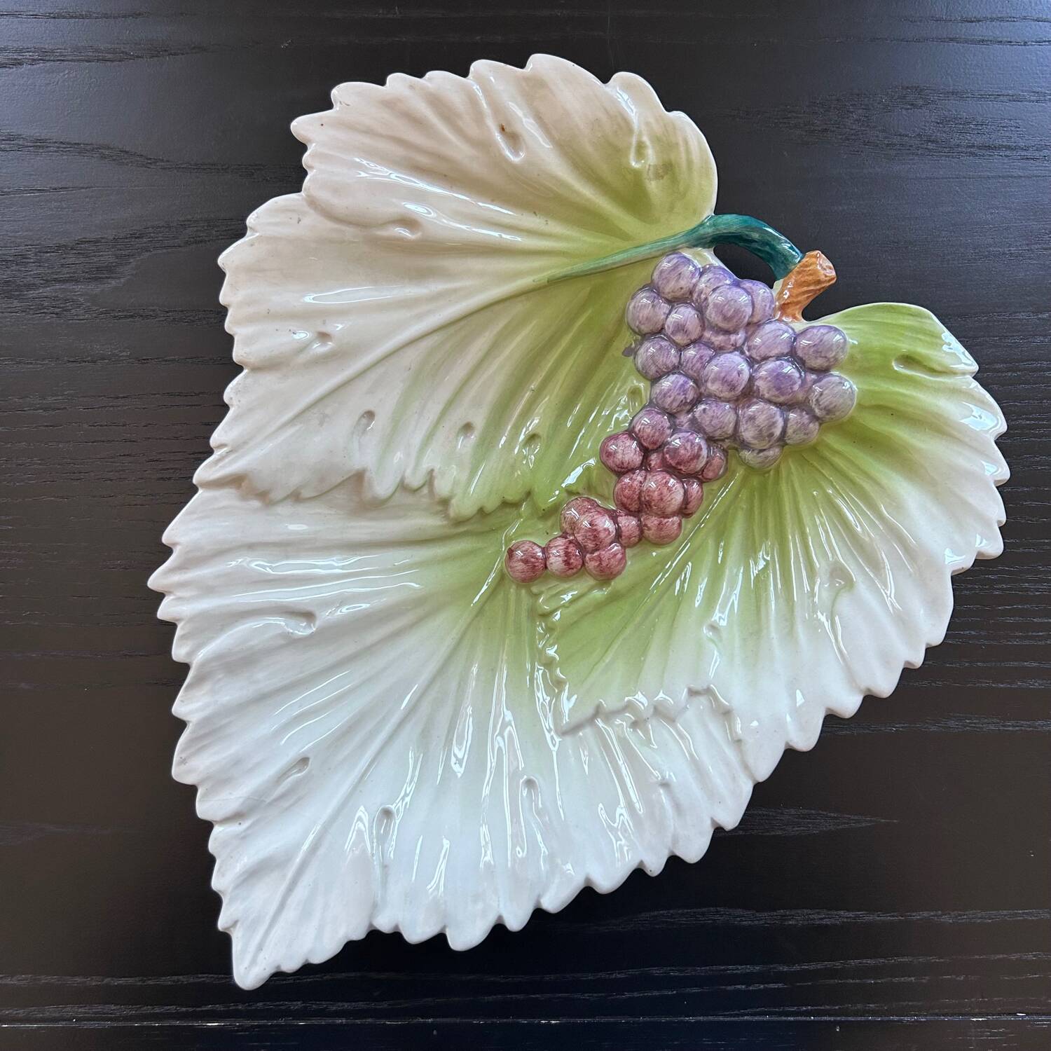 Grape-decorated slip dish