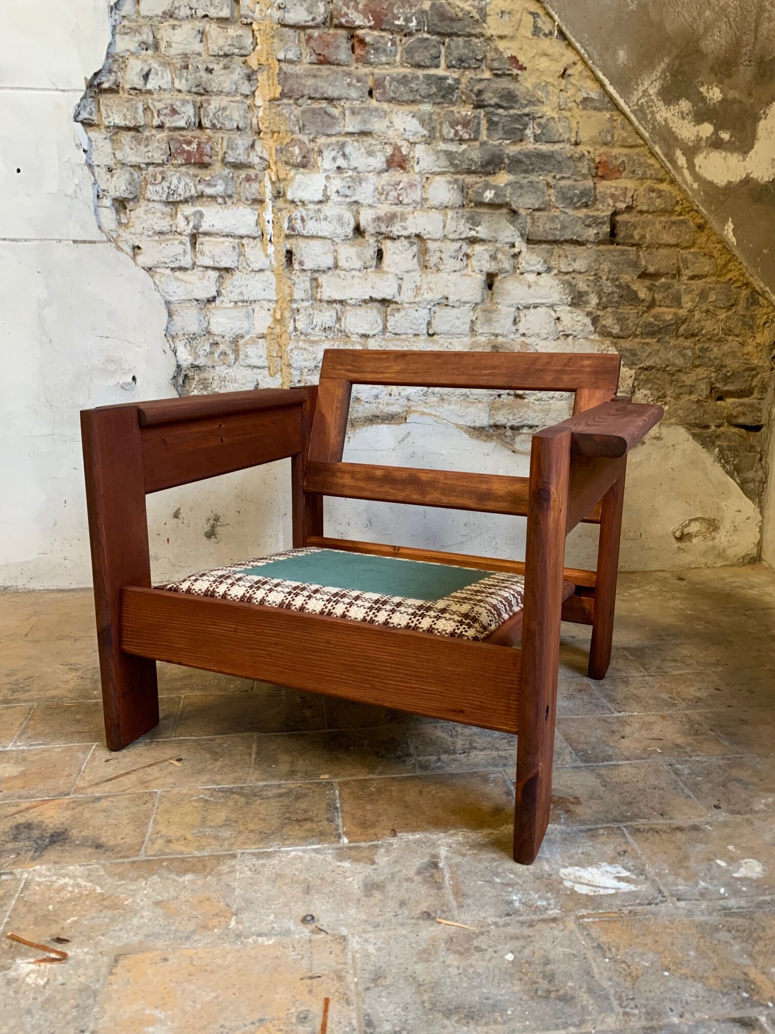 Fauteuil Brutaliste en pin des années 1960