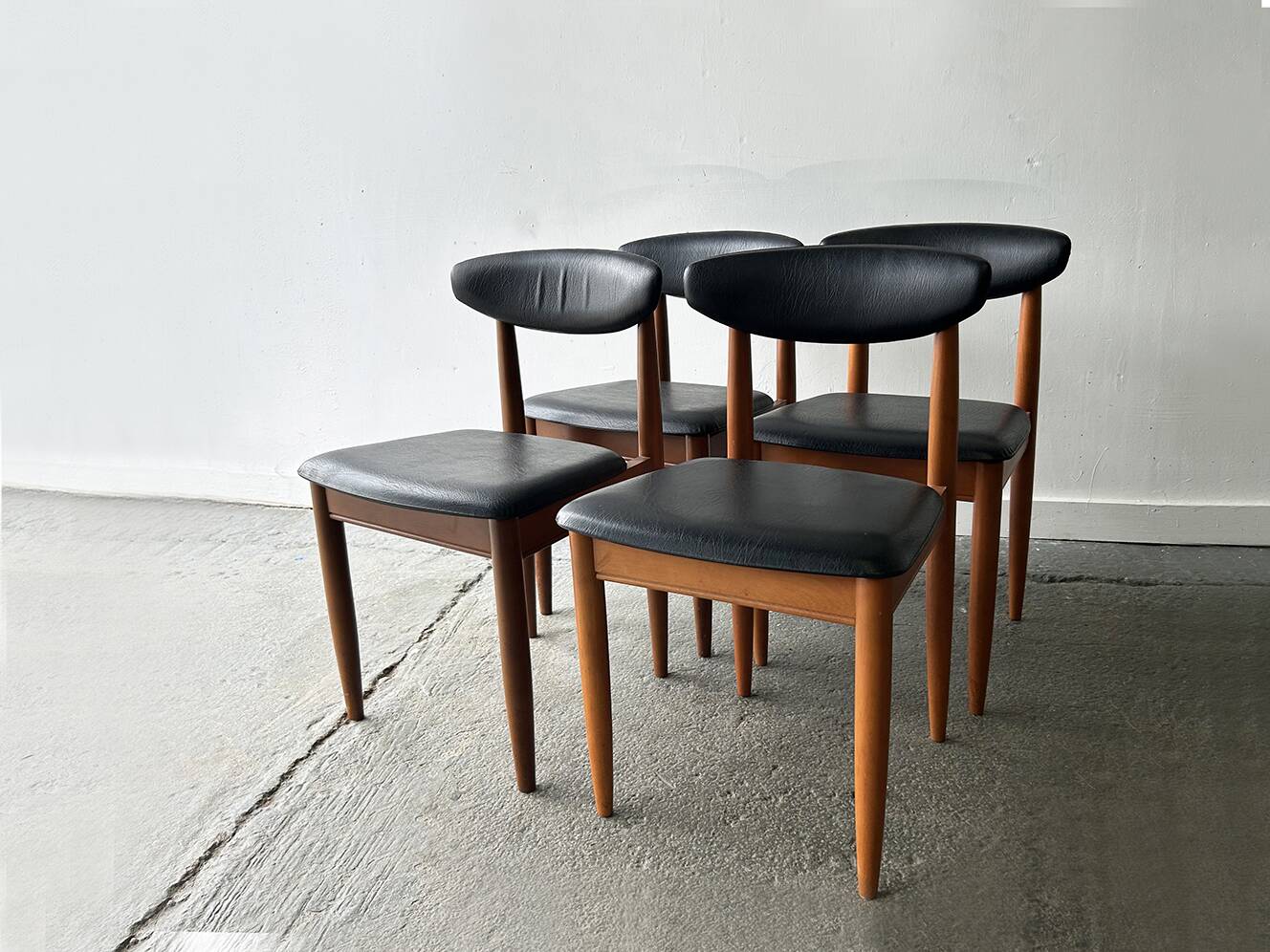 Table à manger extensible Schreiber du milieu du siècle des années 1960-1970 avec 4 chaises assorties.