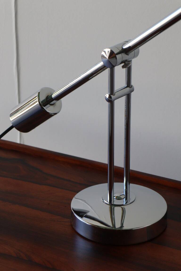 Solere Paris desk lamp with chrome metal pendulum, 1980s