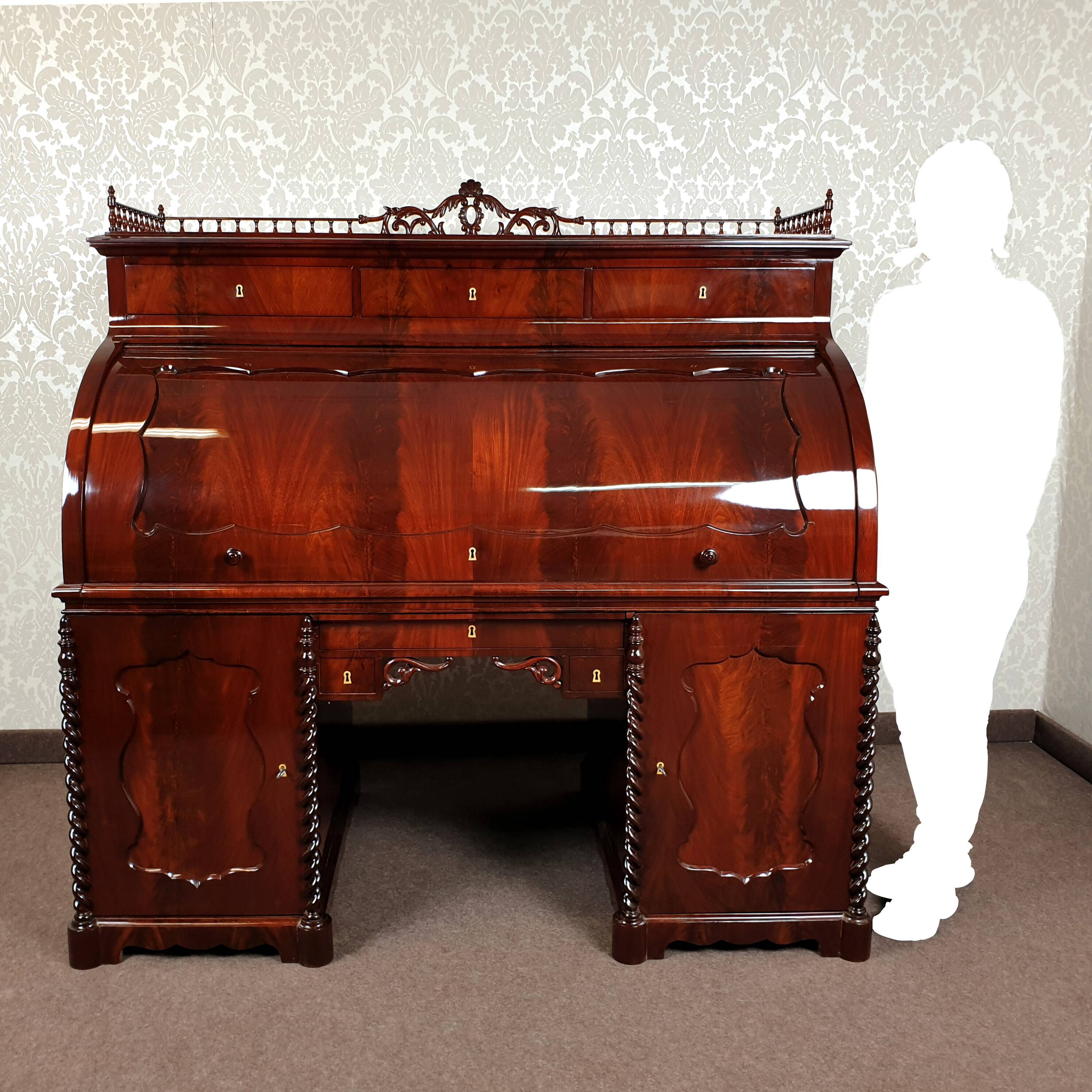 Large cylinder desk Louis-Philippe in mahogany and maple - 1840-1860