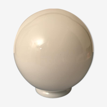 Round globe in white opaline