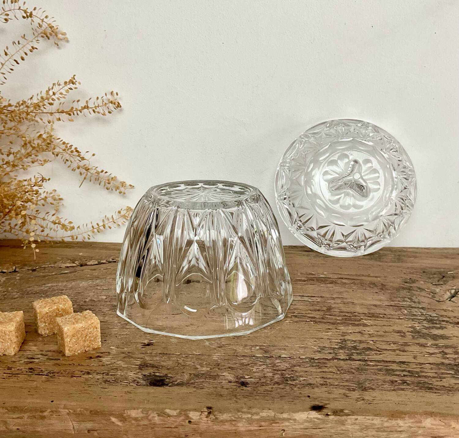 Sugar bowl in chiseled Reims glass
