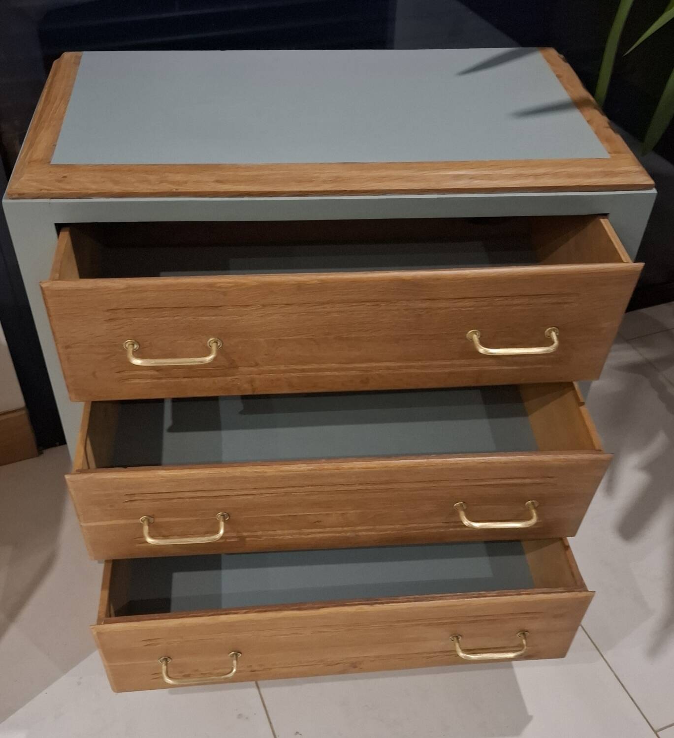 Chest of drawers