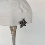 Art Nouveau style lamp, in bronze and frosted glass.