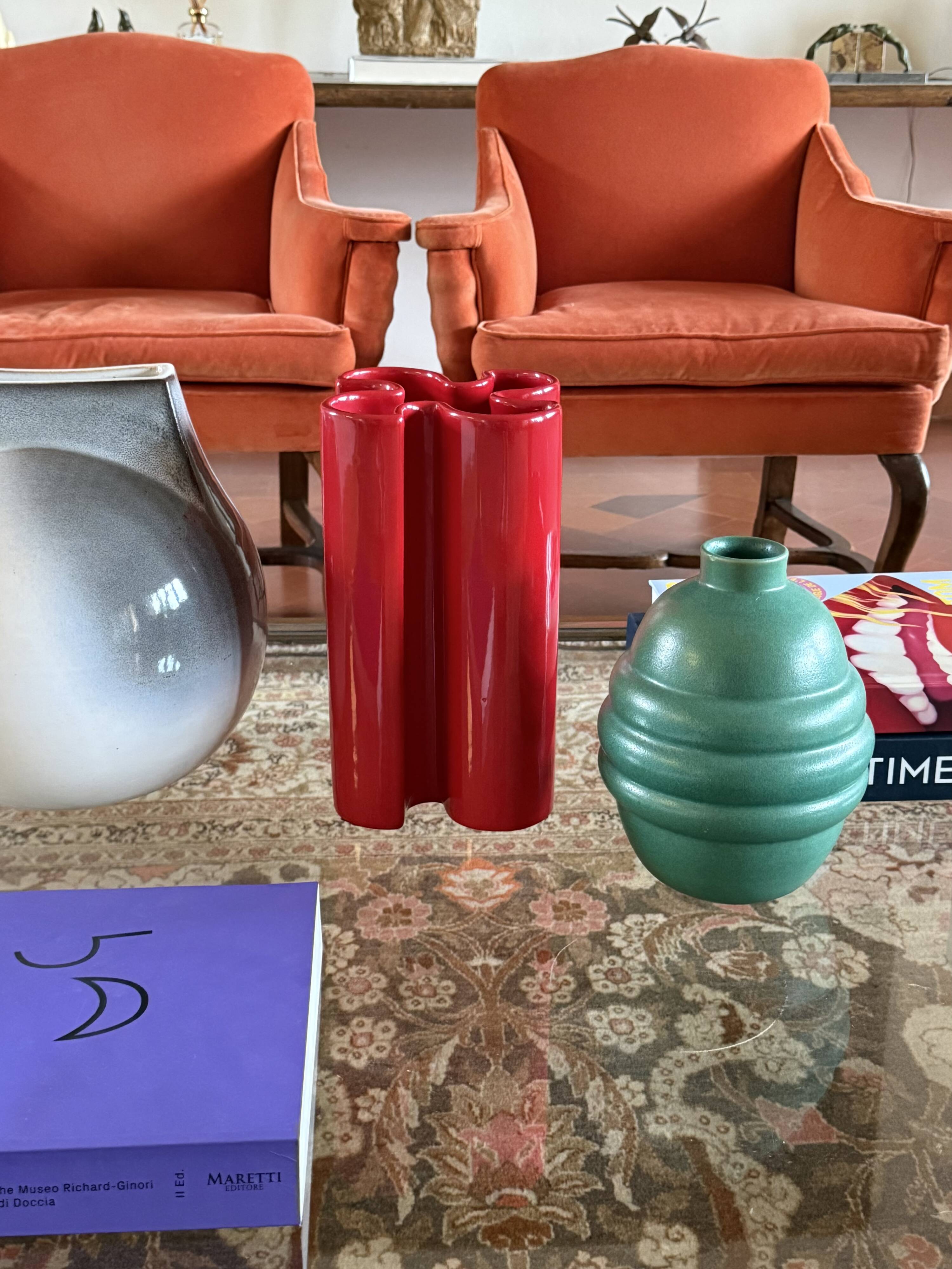 Franco Bettonica, Space age rare red ceramic vase, Gabbianelli Italy ca. 19