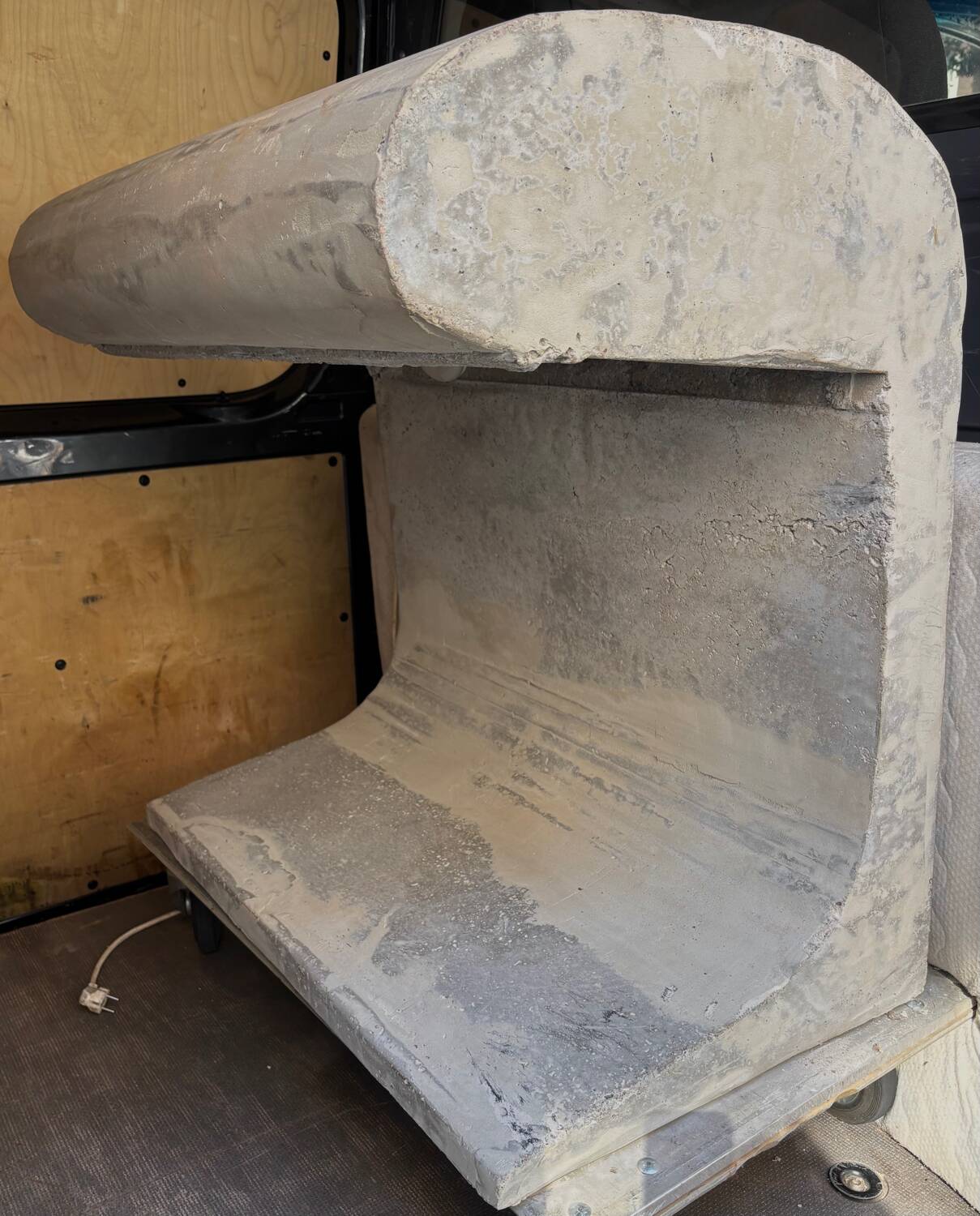 Lampadaire en béton « Borne » de Le Corbusier