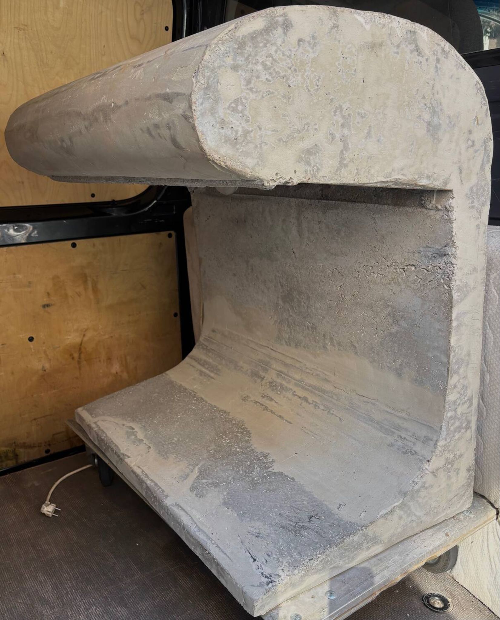 Concrete floor lamp "Borne" by Le Corbusier