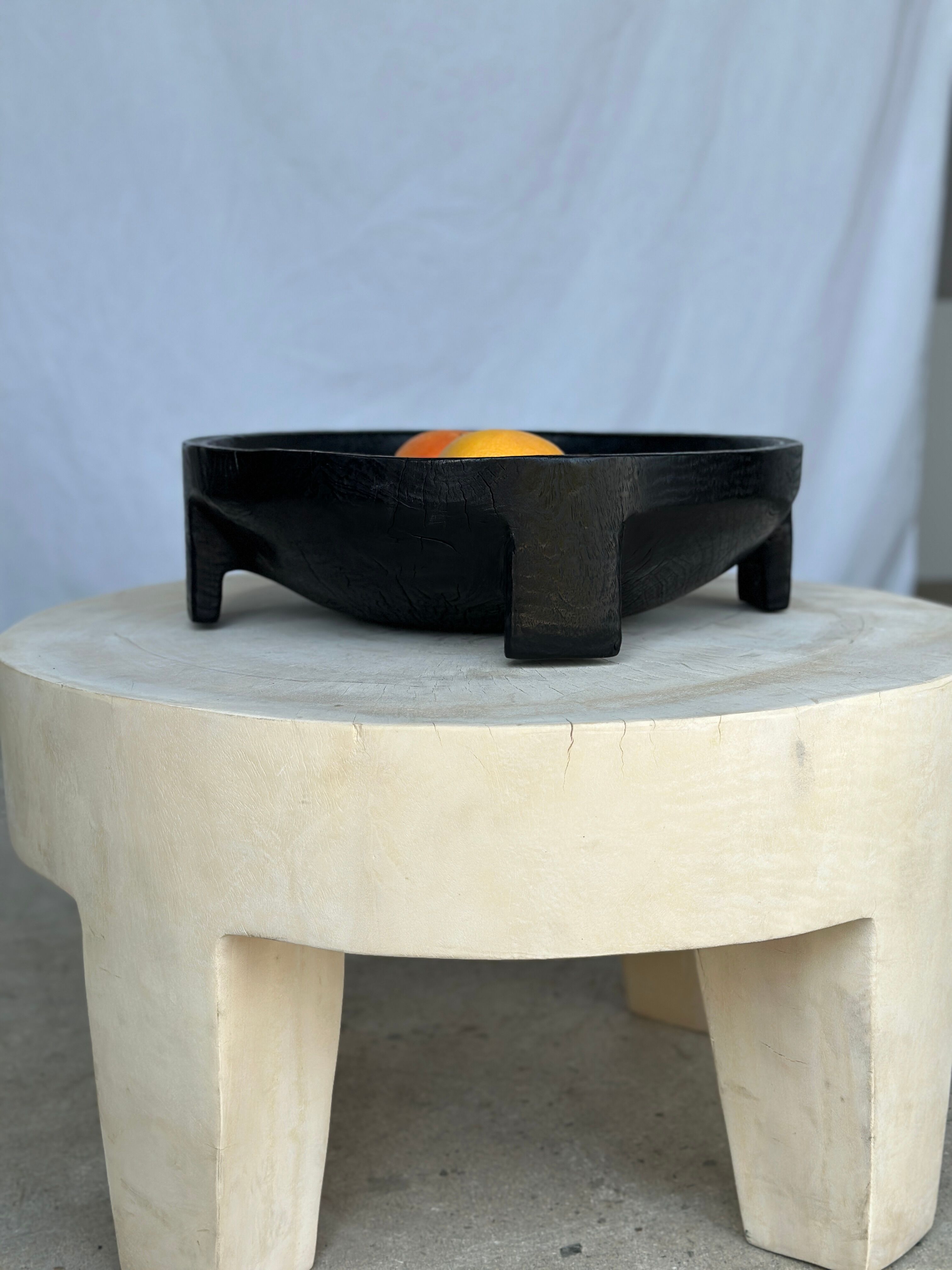 Cut in monoxyl mango wood