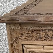 Commode vintage basse Padouk Massif sculpté 1950