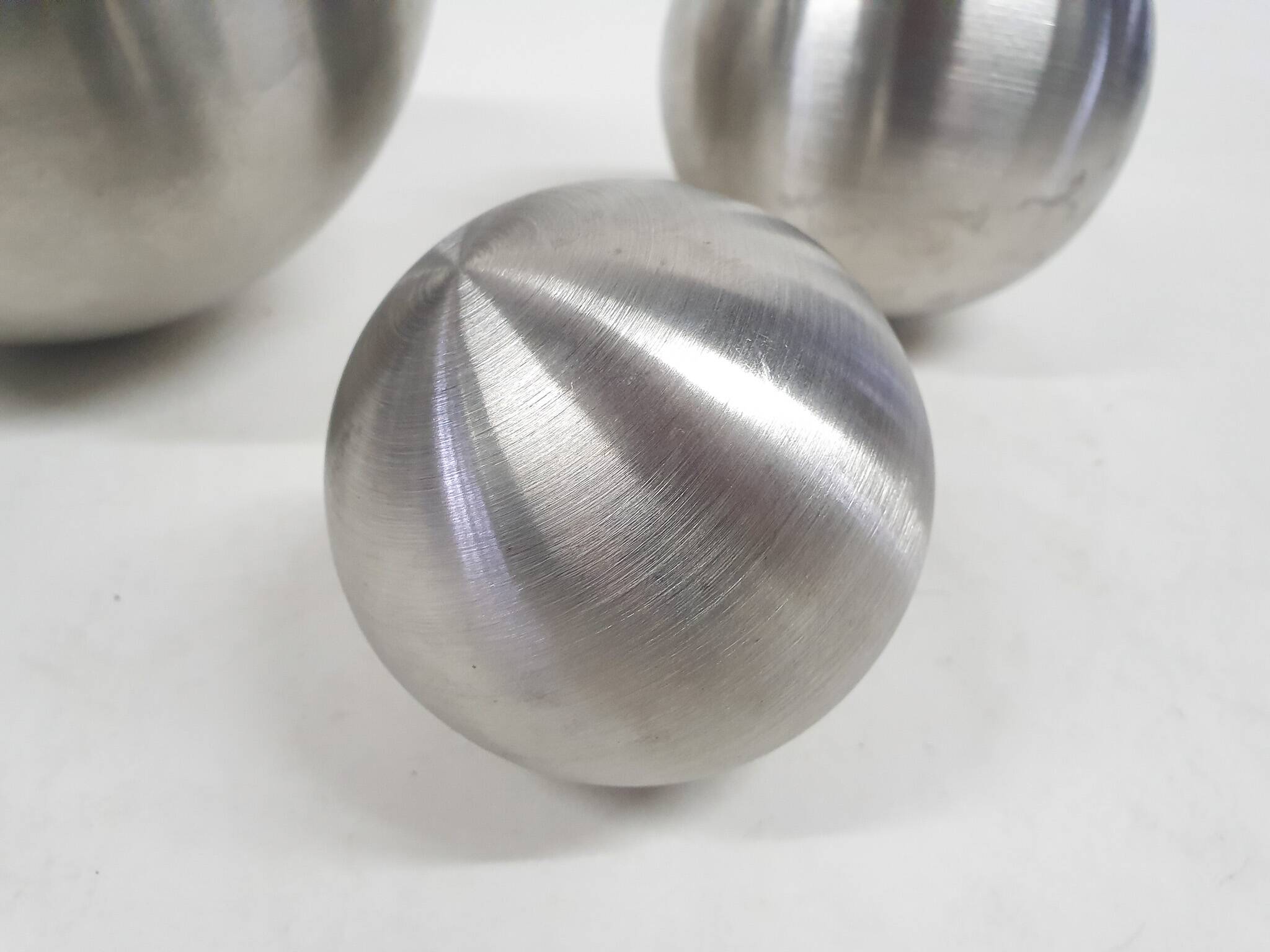 Ensemble de 3 boules décoratives en aluminium, années 1970