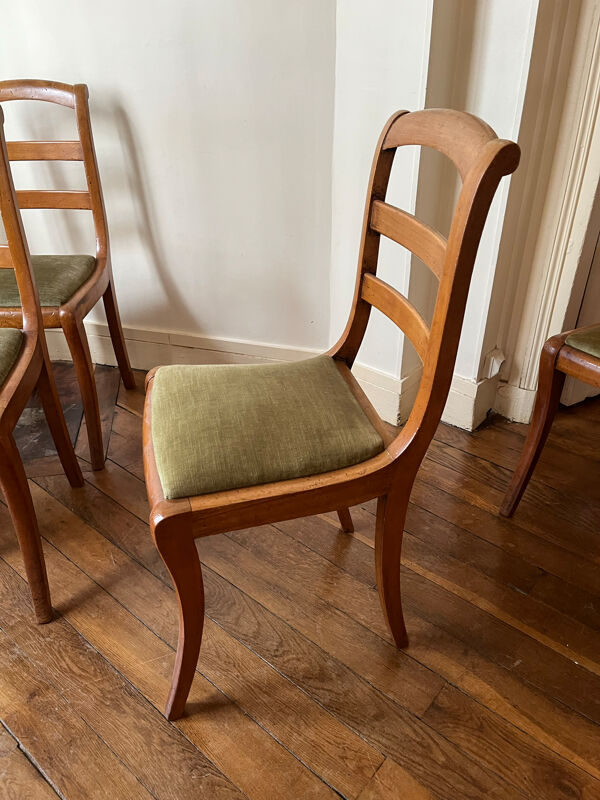 Suite de 6 chaises Louis-Philippe en merisier, XIXe