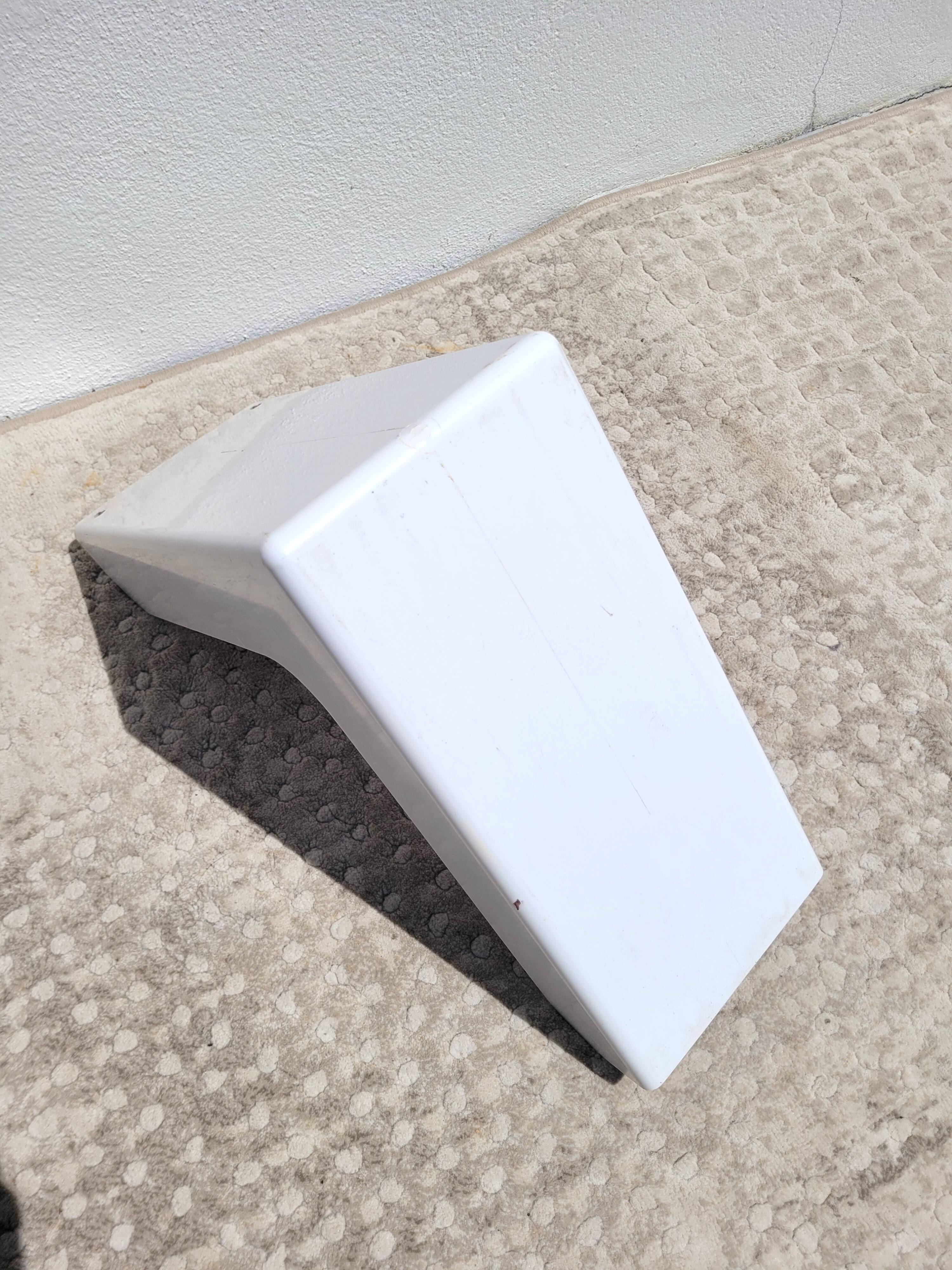 Vinyl range support or vintage record holder