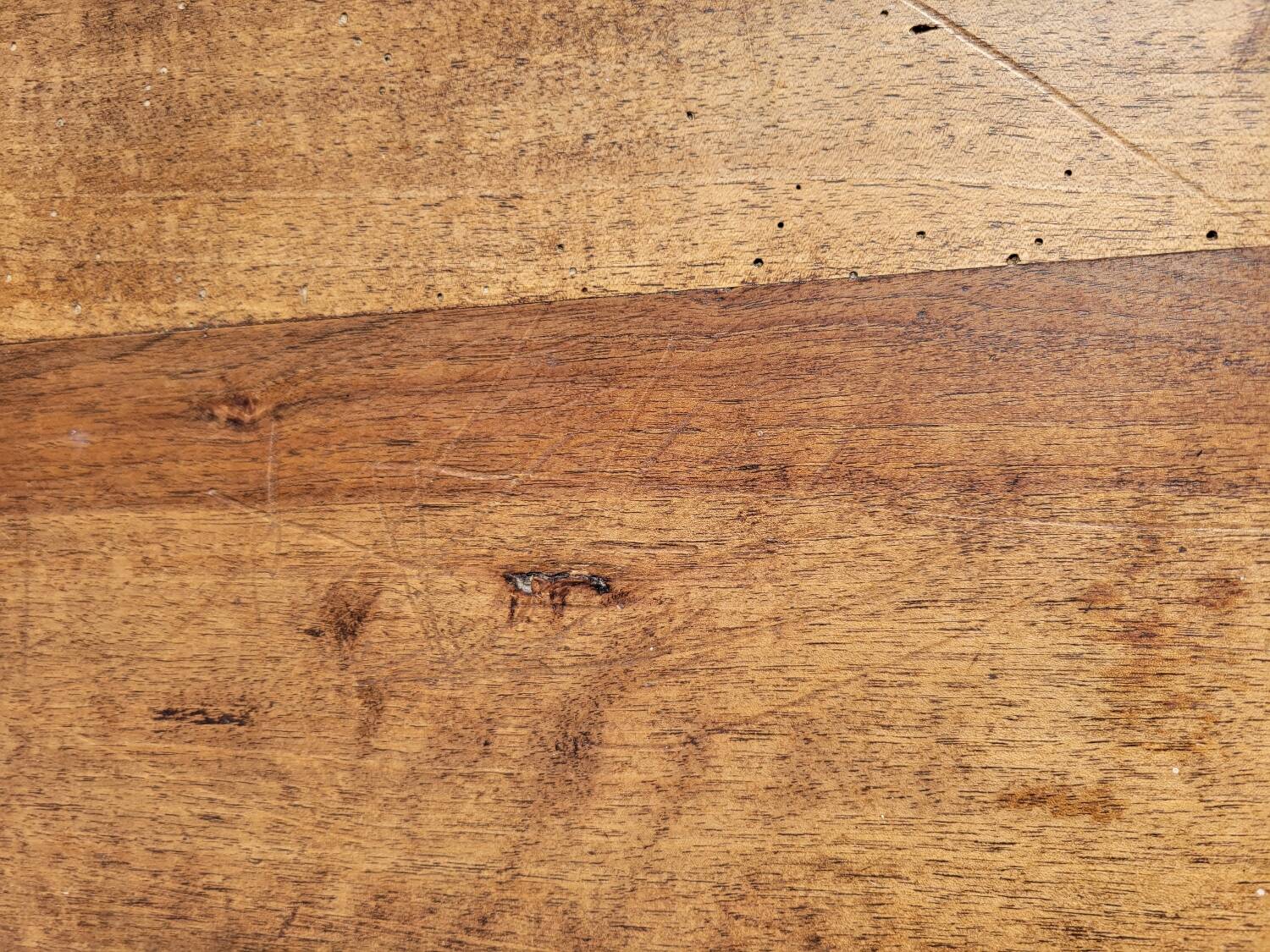 Round table with 2 leaves