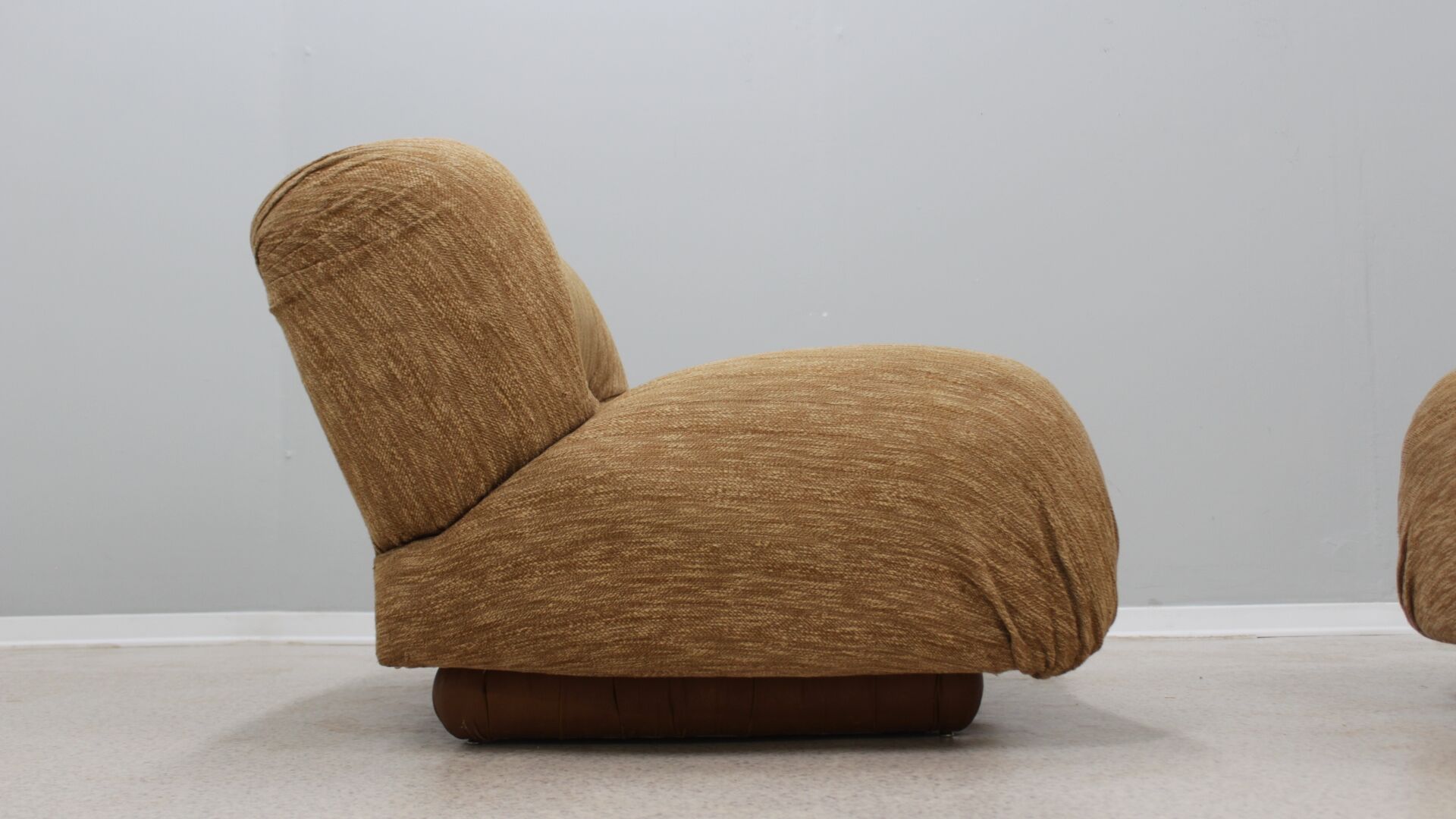 Pair of armchairs by Giuseppe Rossi di Albizzate, 1970s
