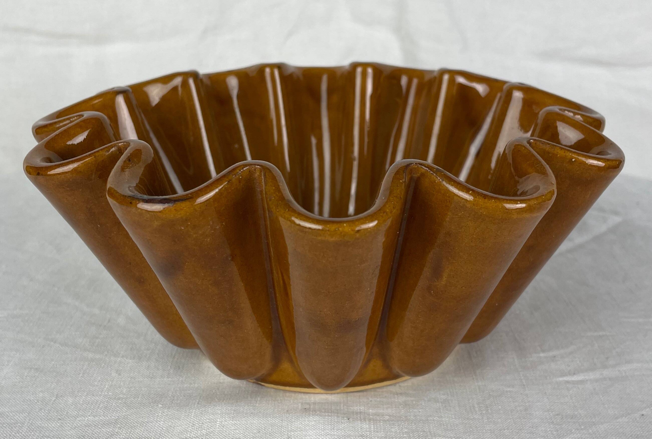 Ocher ceramic cake dish