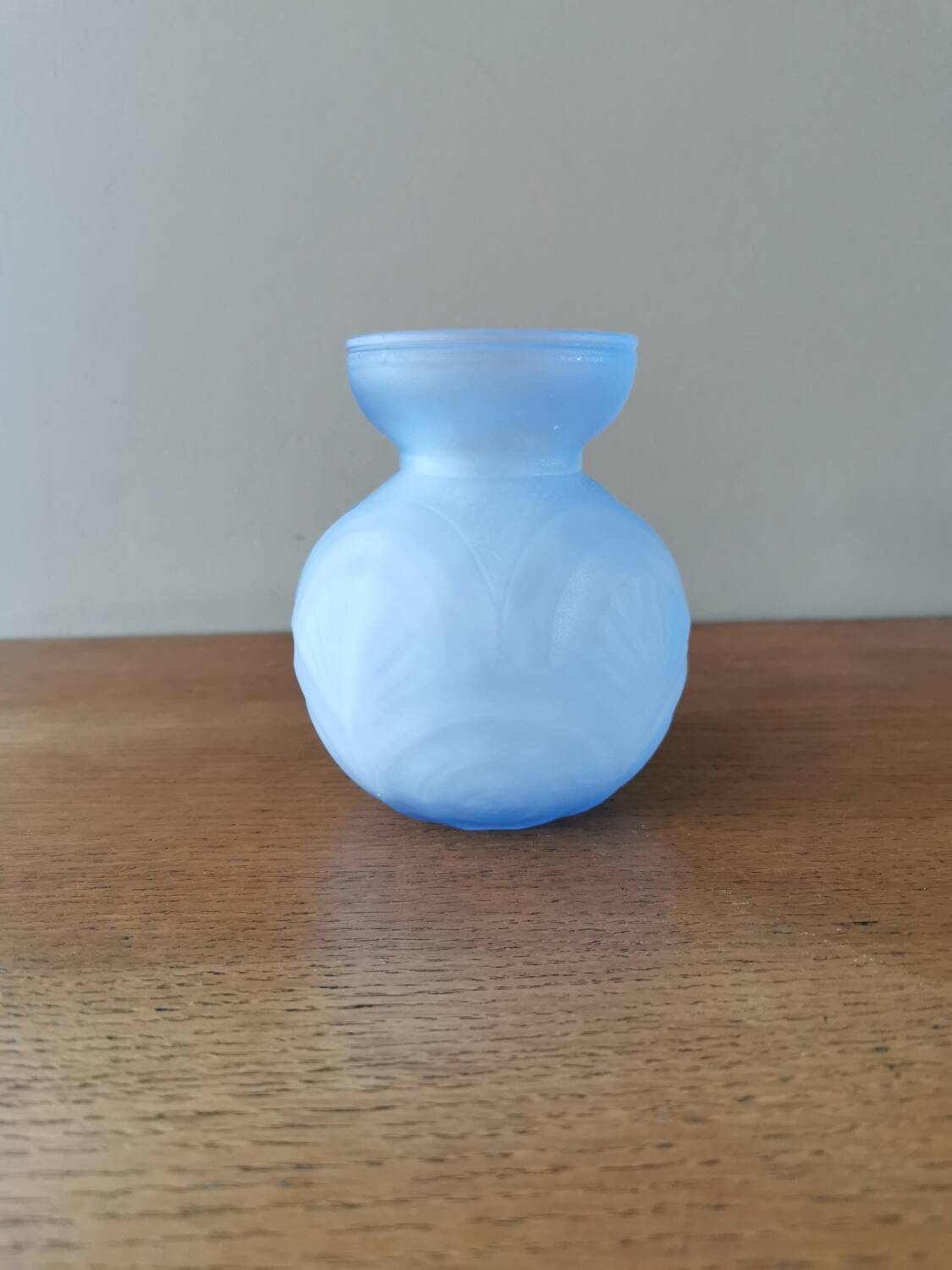Art deco vase blue glass paste