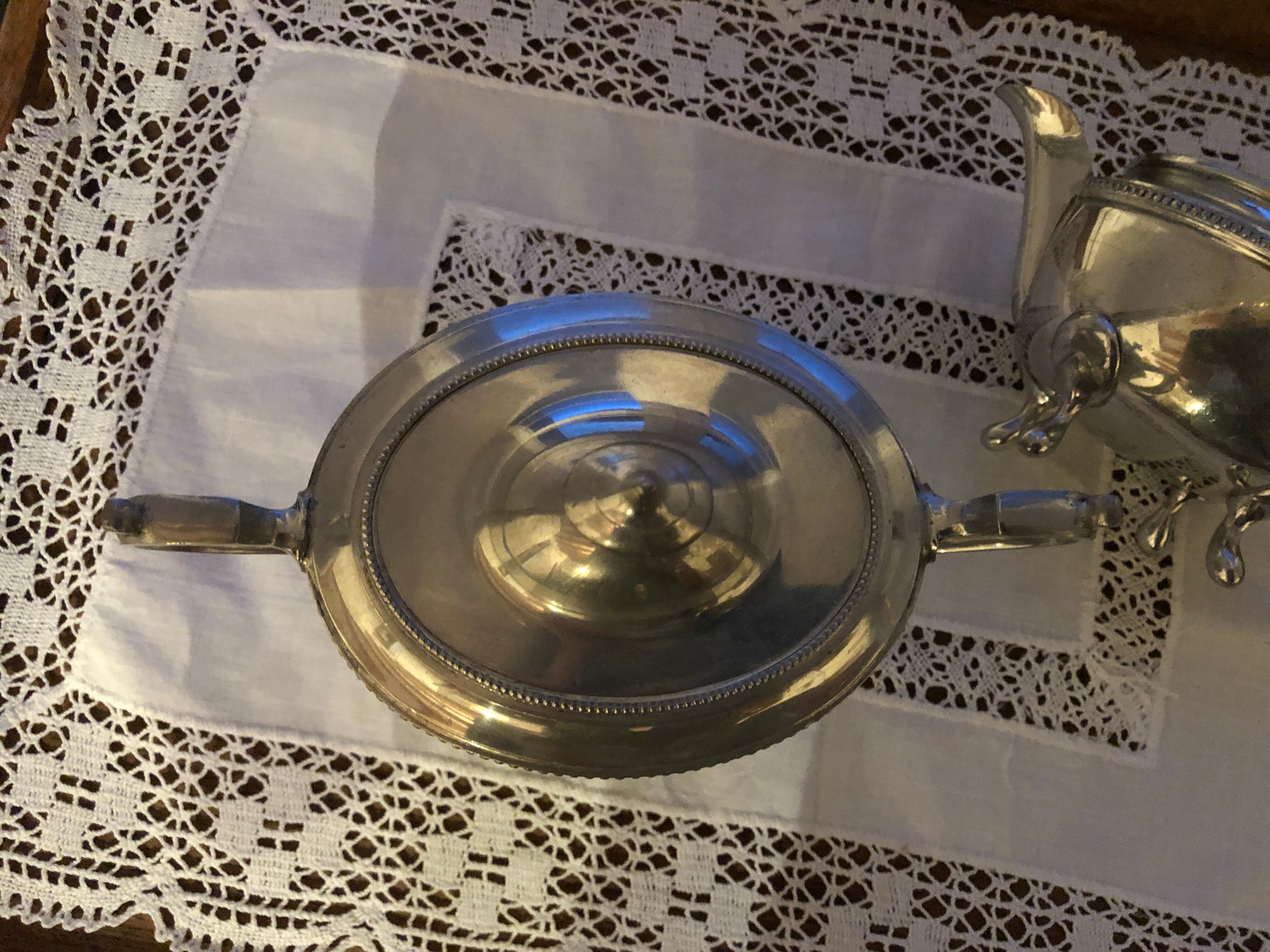 Sugar bowl and milk jug set