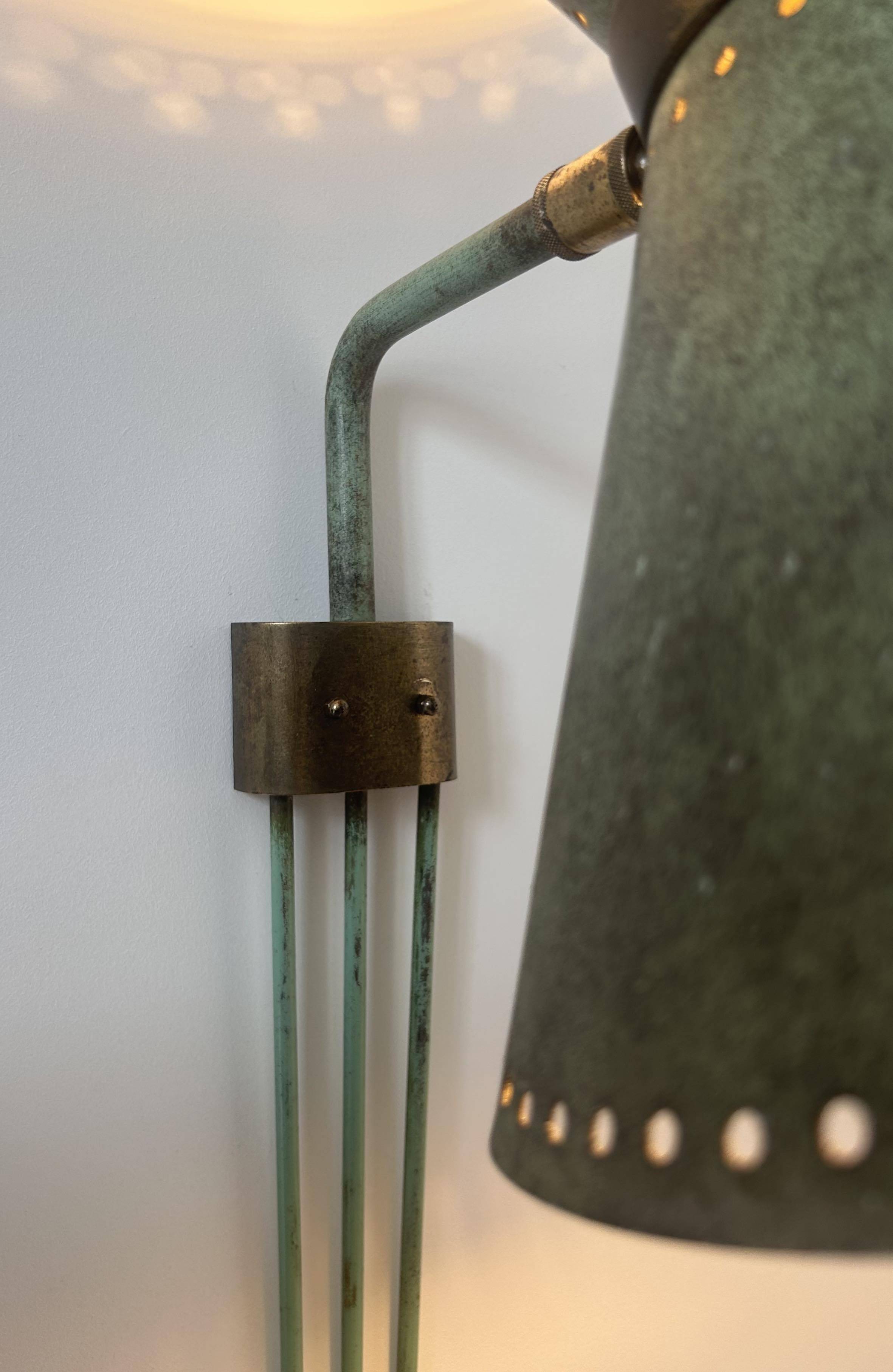 Vintage adjustable wall lamp, brass and patinated green, Italy 1950