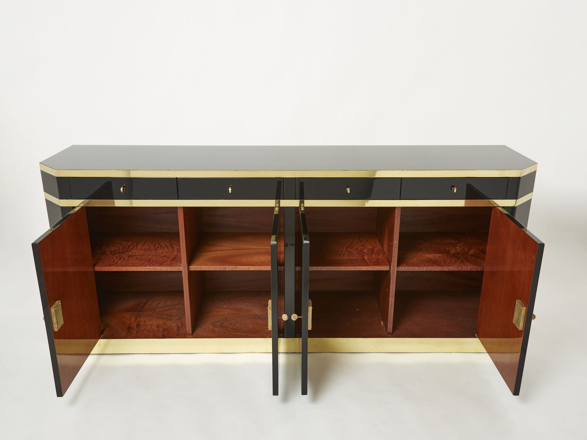 Enfilade laquée noire et laiton signée J.C. Mahey années 70