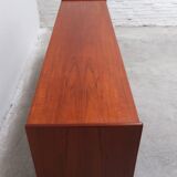 Buffet en teck danois avec portes tambour, années 1960.