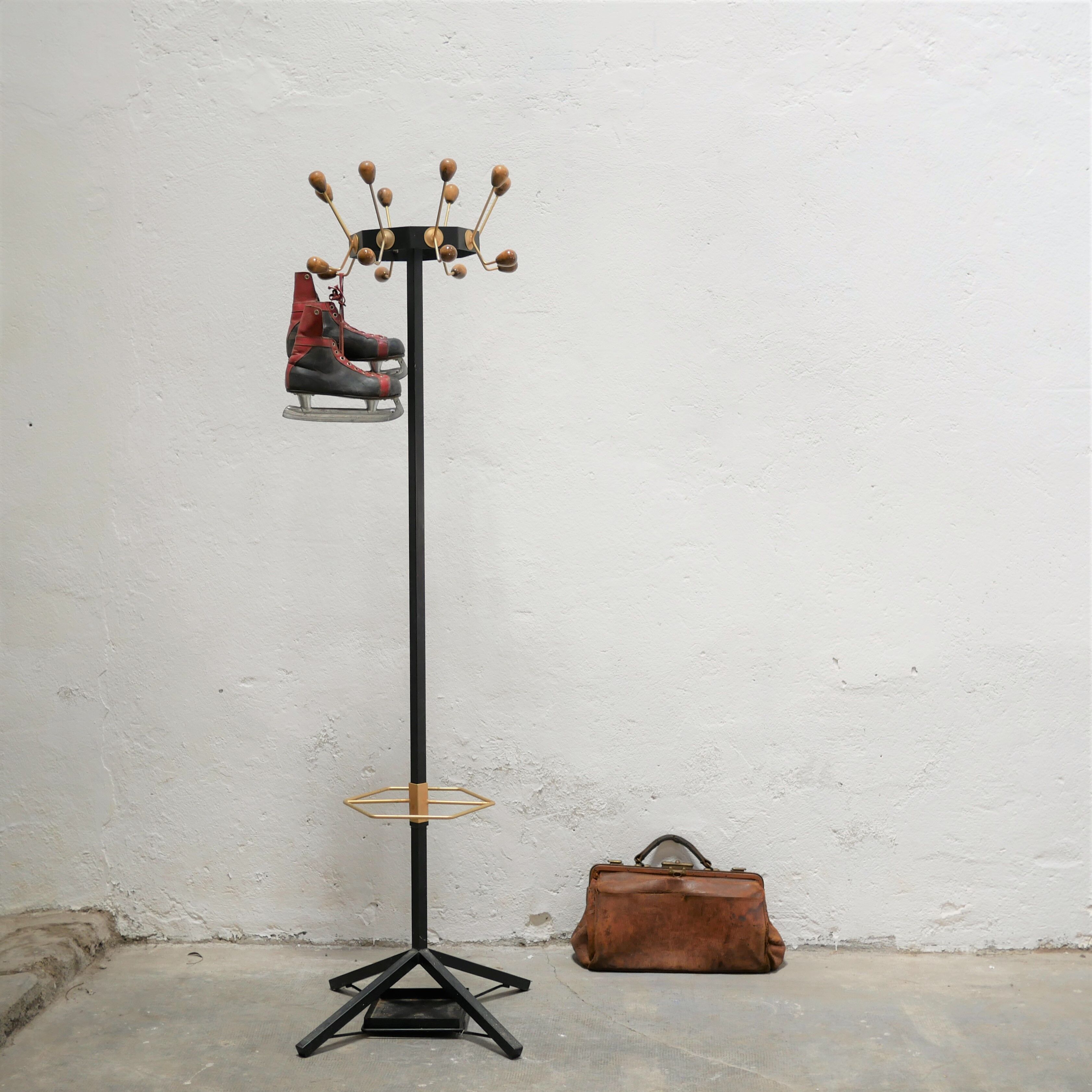 Porte-manteau vintage en métal bois et laiton
