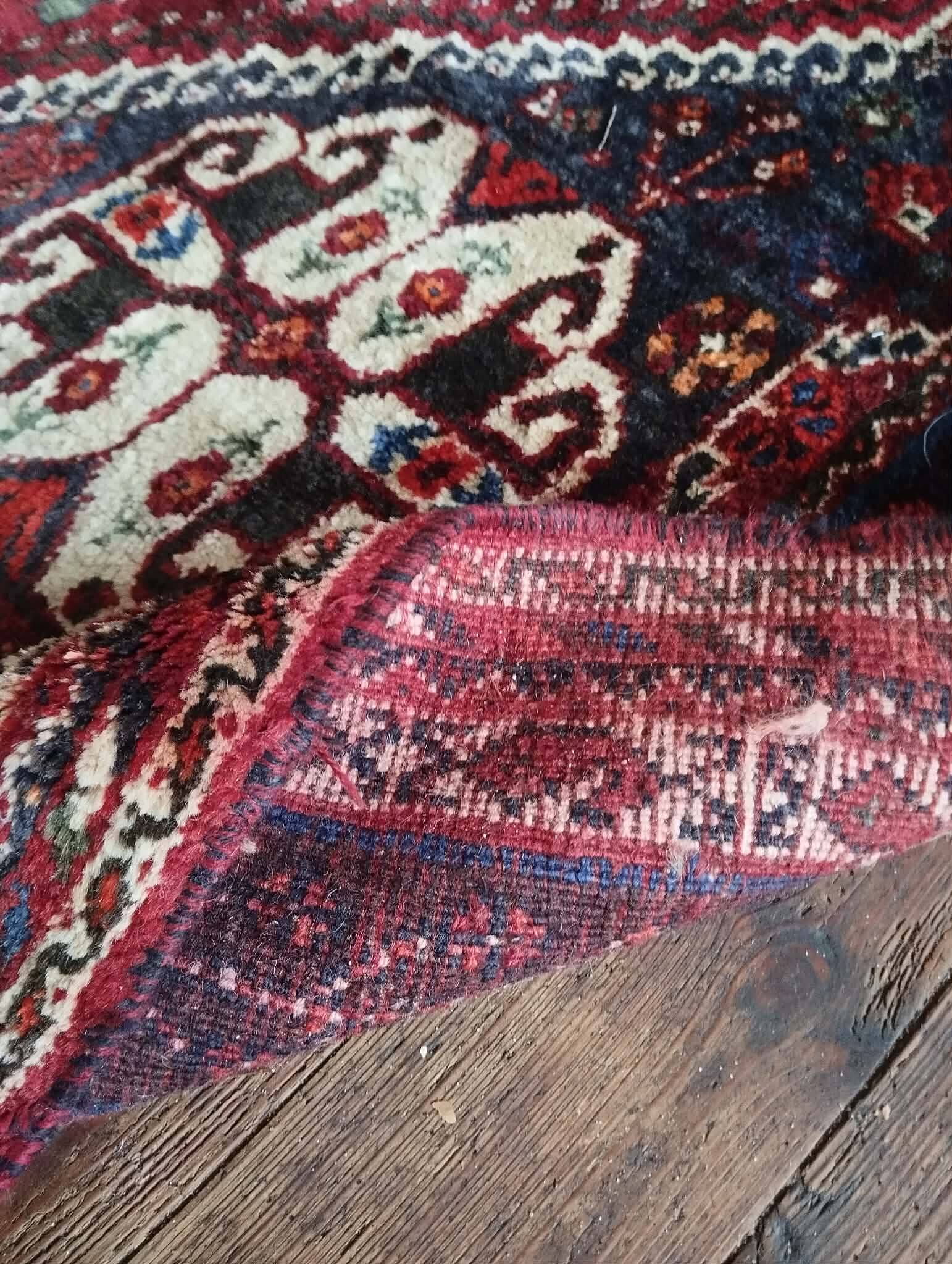 Handmade Persian Shiraz rug 265x173cm