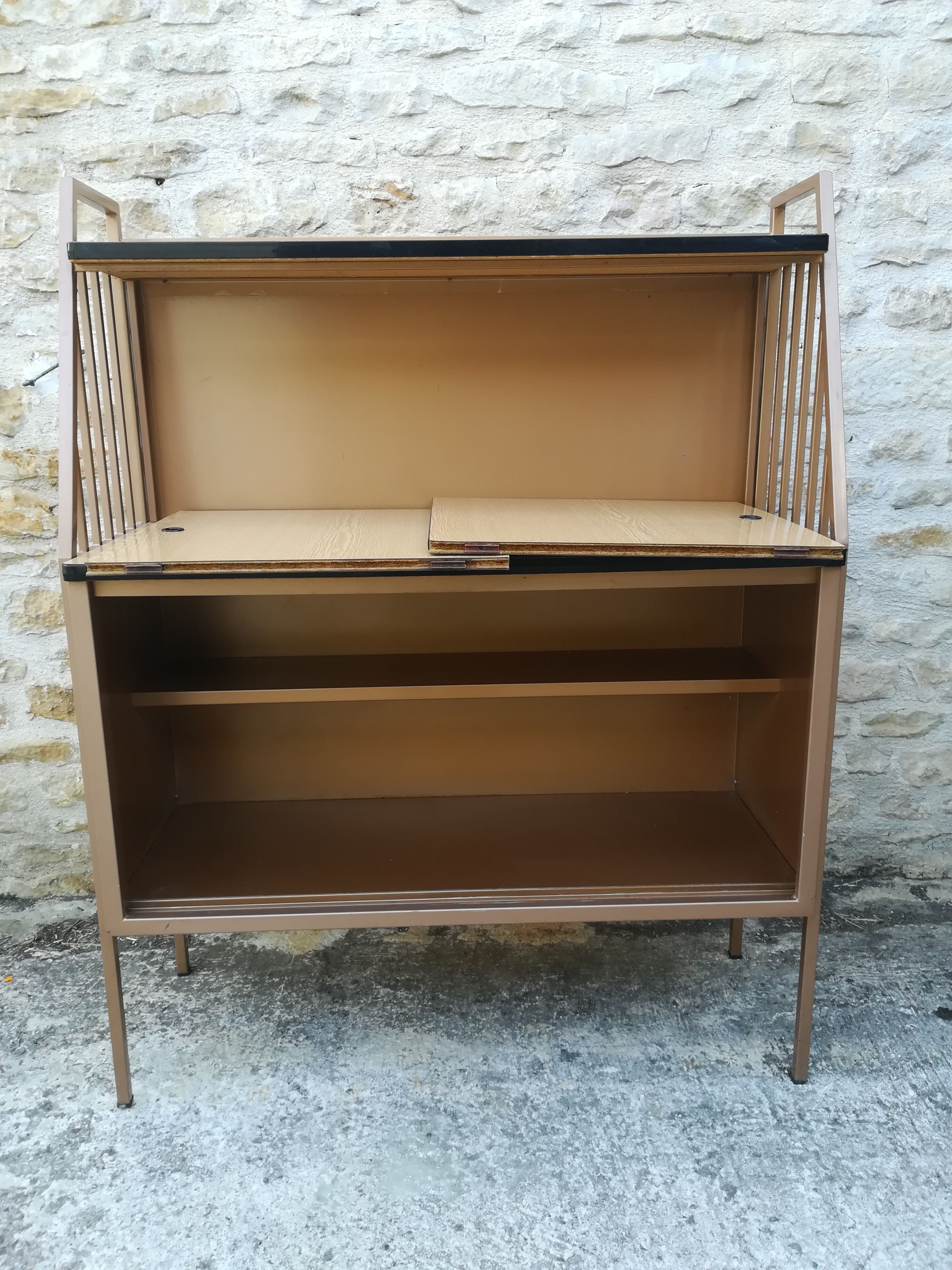 Buffet in formica