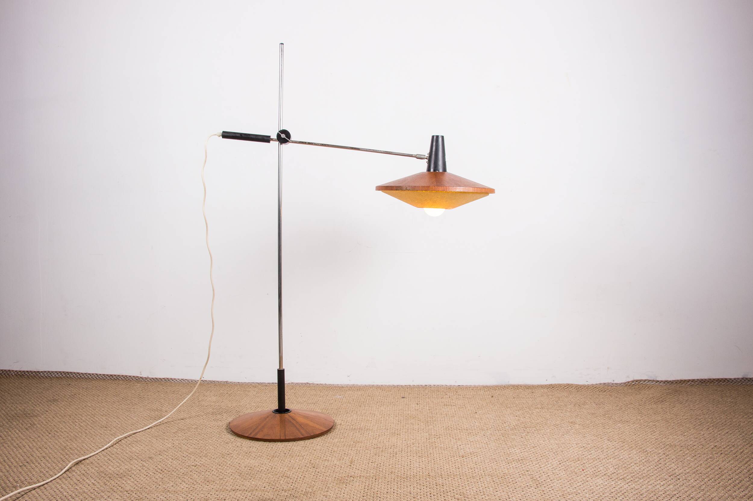 Large tilting floor lamp in steel and teak by Georges Frydman 1960.