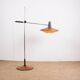 Grand lampadaire inclinable en Acier et Teck par Georges Frydman 1960.